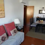 Praia Das Avencas Apt Junto Ao Mar Com Estacionamento E Ac Parede