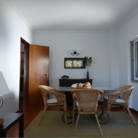 Praia Das Avencas Apt Junto Ao Mar Com Estacionamento E Ac パレーデ