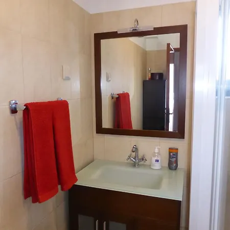 Praia Das Avencas Apt Junto Ao Mar Com Estacionamento E Ac パレーデ